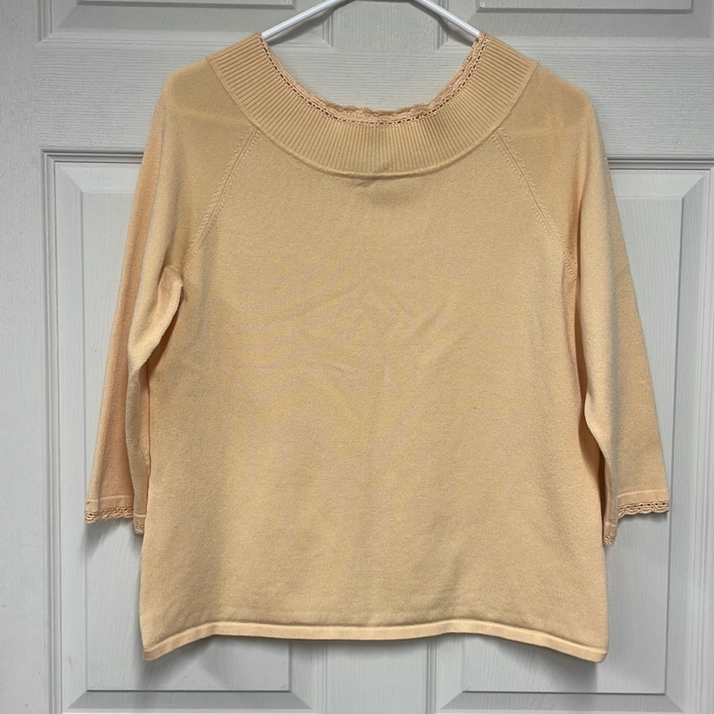 Women’s Top size Large